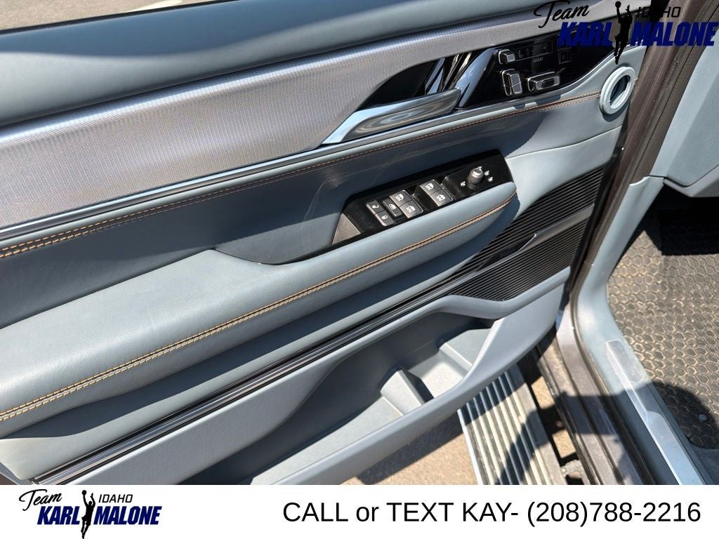 2025 Jeep Grand Wagoneer Base