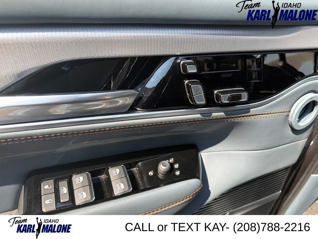 2025 Jeep Grand Wagoneer Base