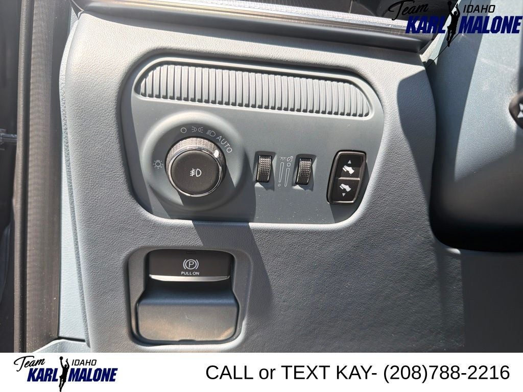 2025 Jeep Grand Wagoneer Base