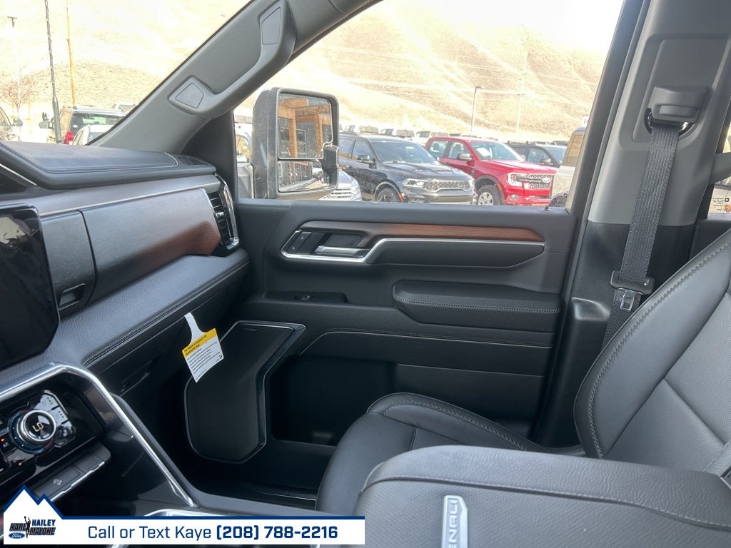 2025 GMC Sierra 2500HD Denali