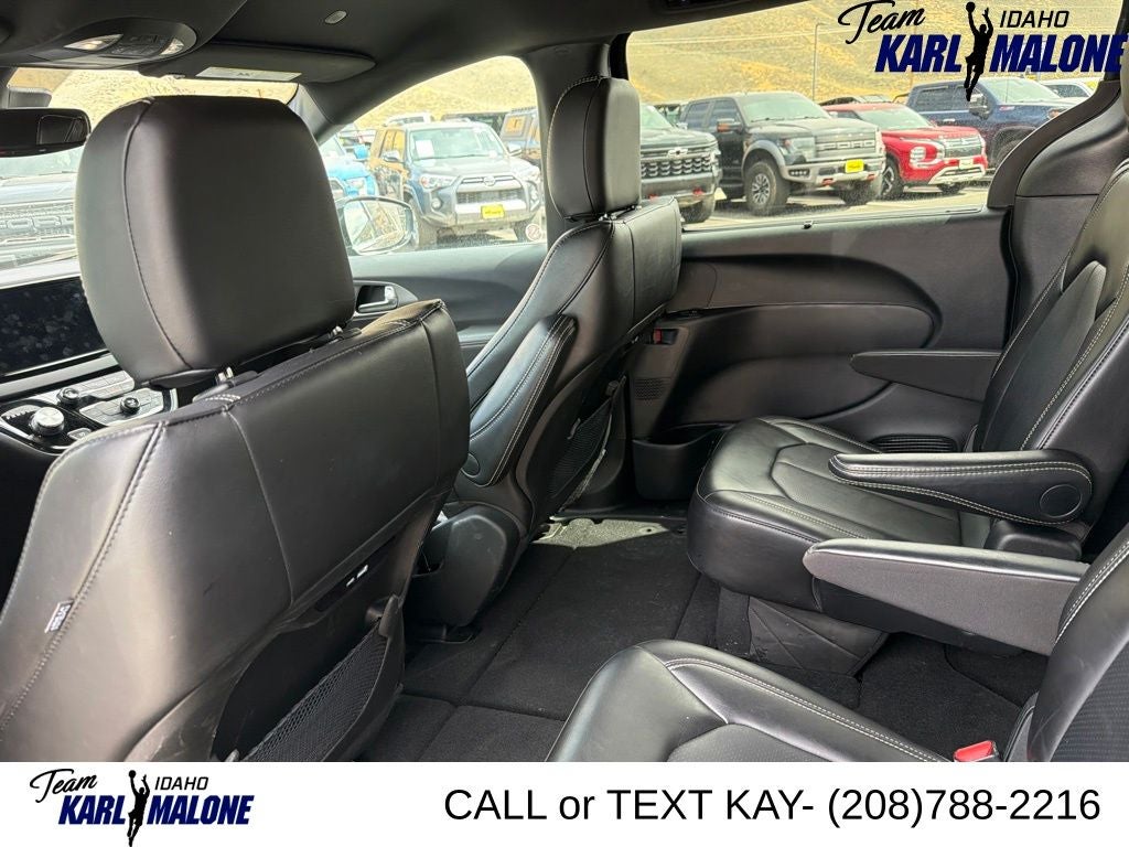 2025 Chrysler Pacifica Select