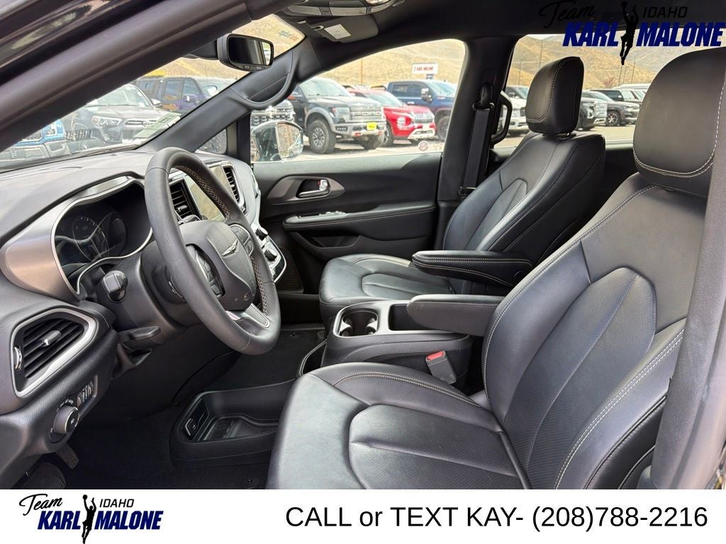 2025 Chrysler Pacifica Select