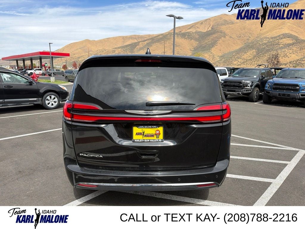 2025 Chrysler Pacifica Select