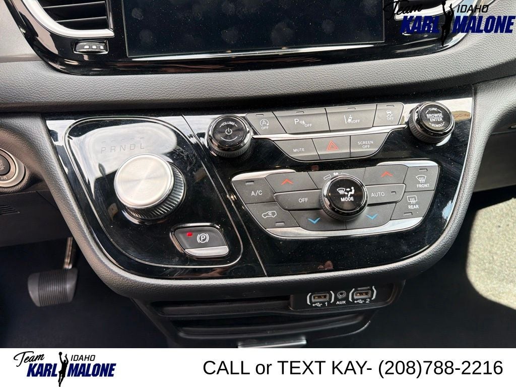 2025 Chrysler Pacifica Select