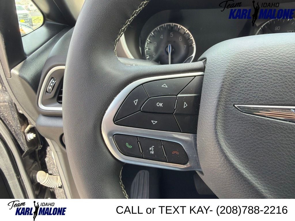 2025 Chrysler Pacifica Select