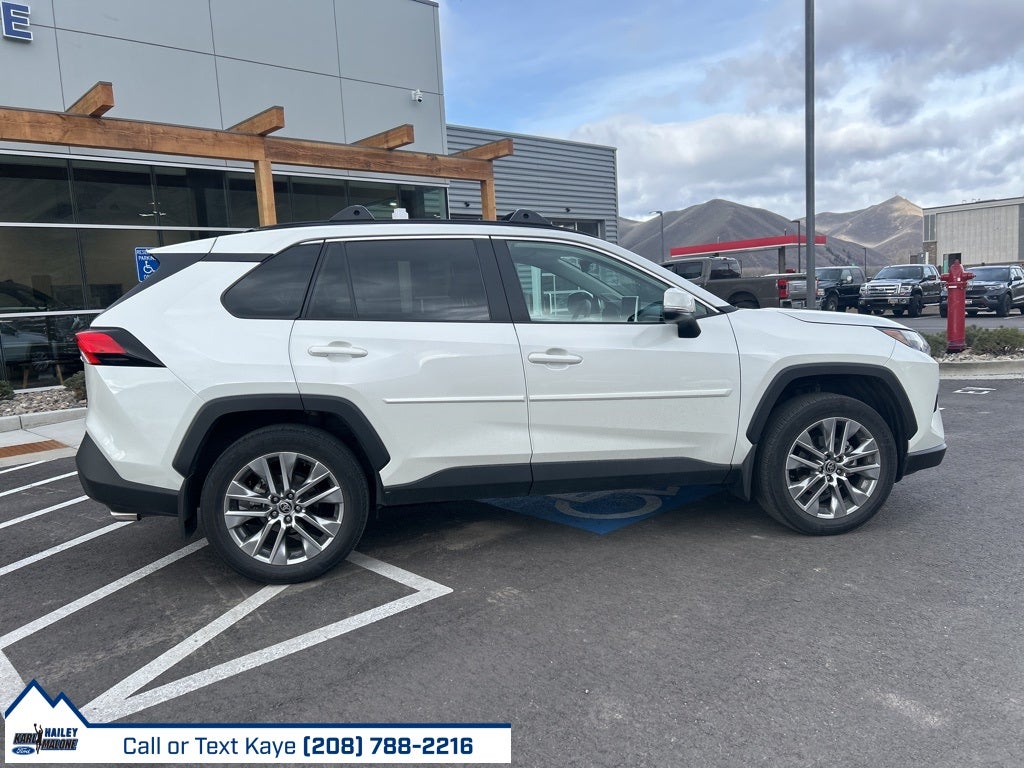 2022 Toyota RAV4 XLE Premium