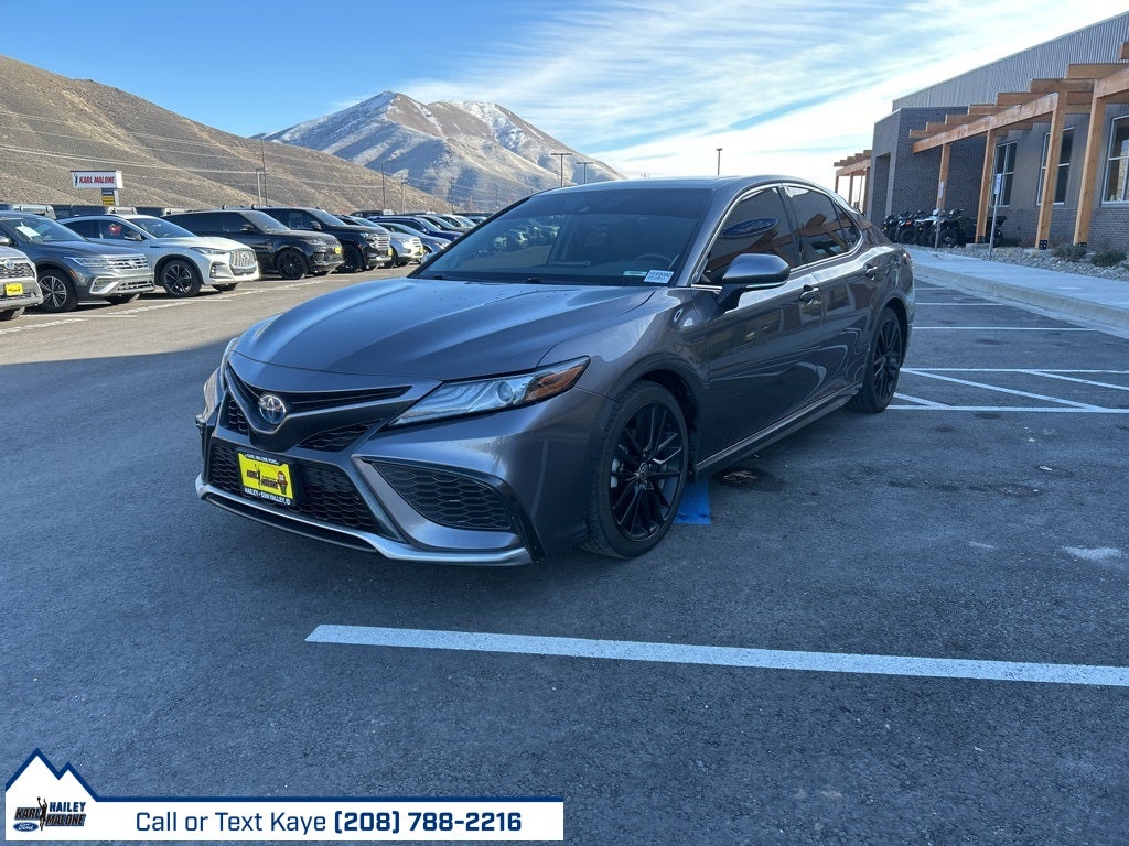 2022 Toyota Camry Hybrid XSE