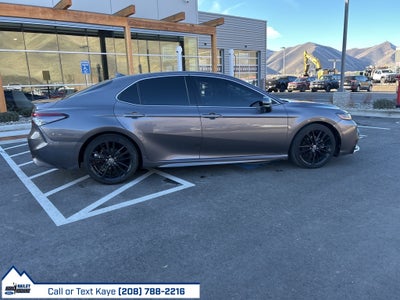 2022 Toyota Camry Hybrid XSE