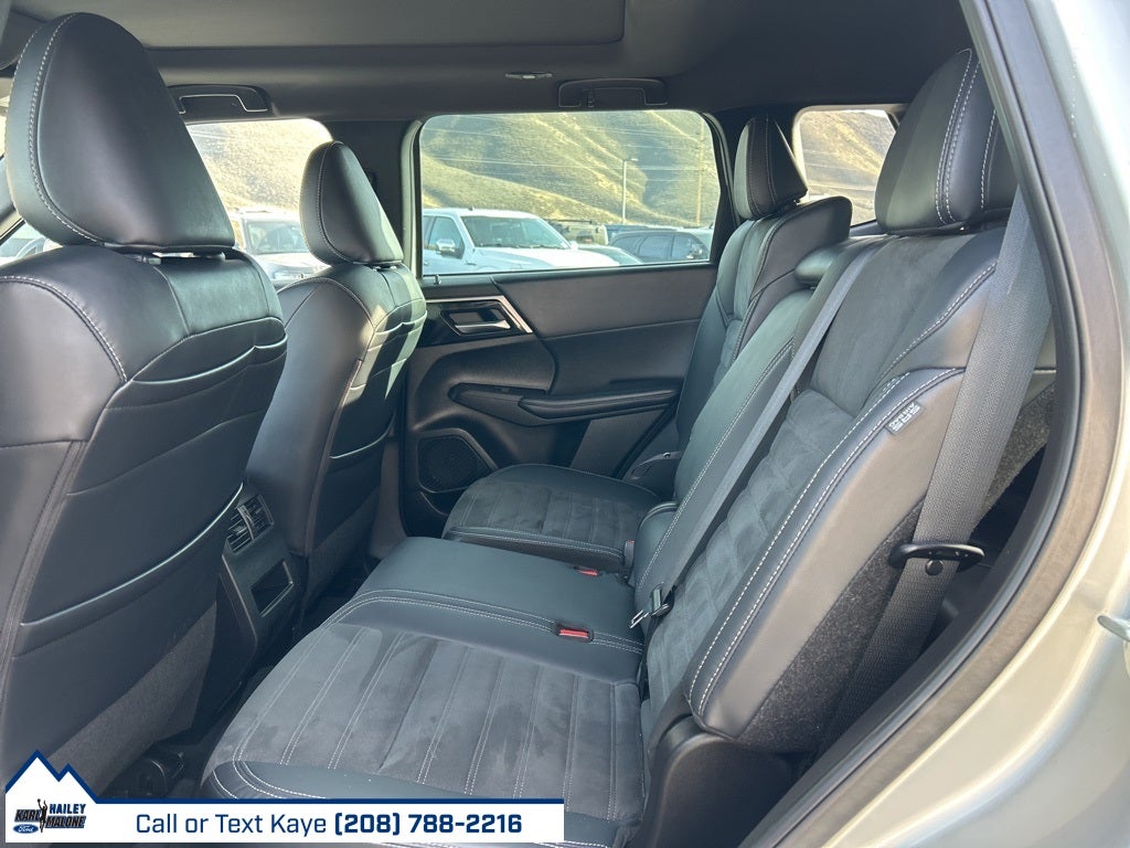 2022 Mitsubishi Outlander Base