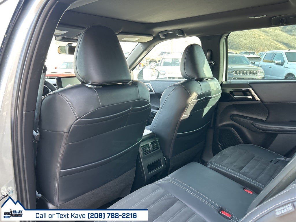 2022 Mitsubishi Outlander Base