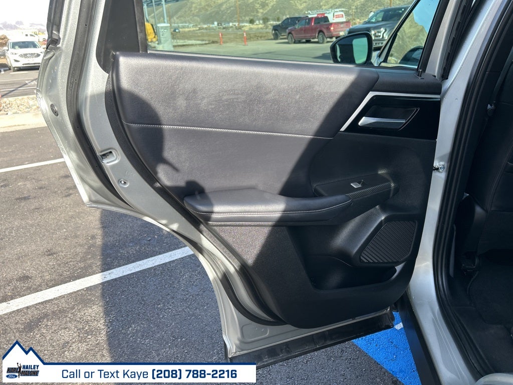 2022 Mitsubishi Outlander Base