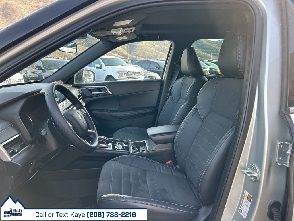 2022 Mitsubishi Outlander Base