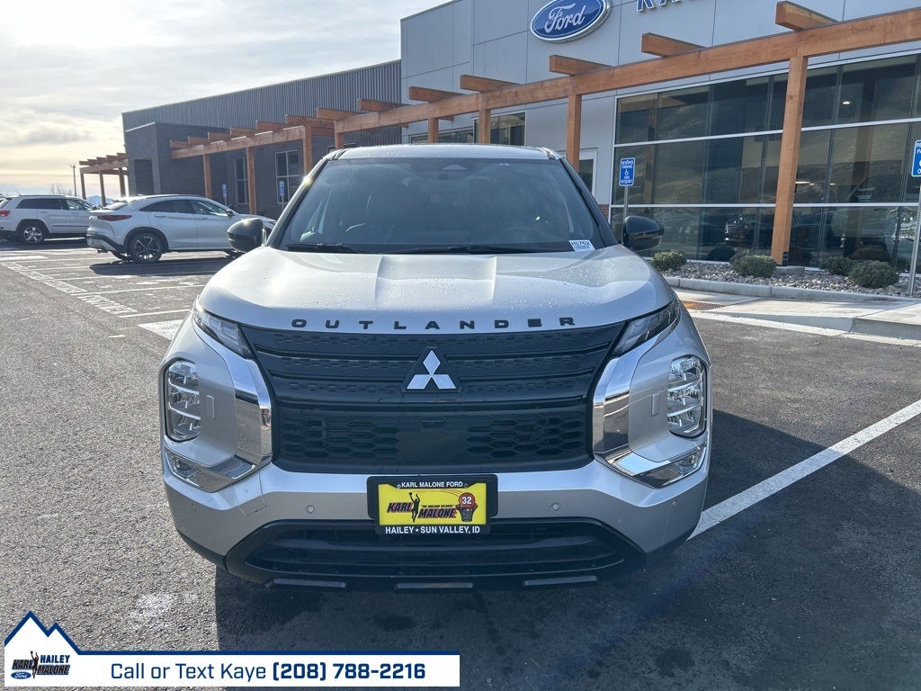 2022 Mitsubishi Outlander Base