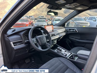 2022 Mitsubishi Outlander Base