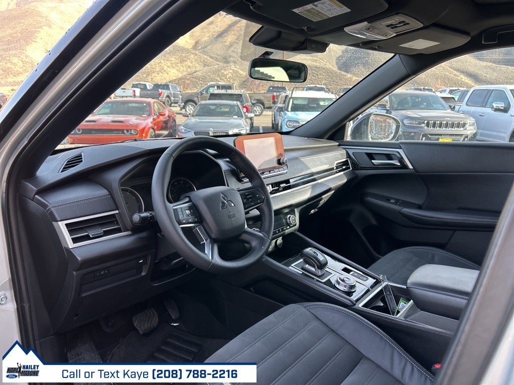 2022 Mitsubishi Outlander Base