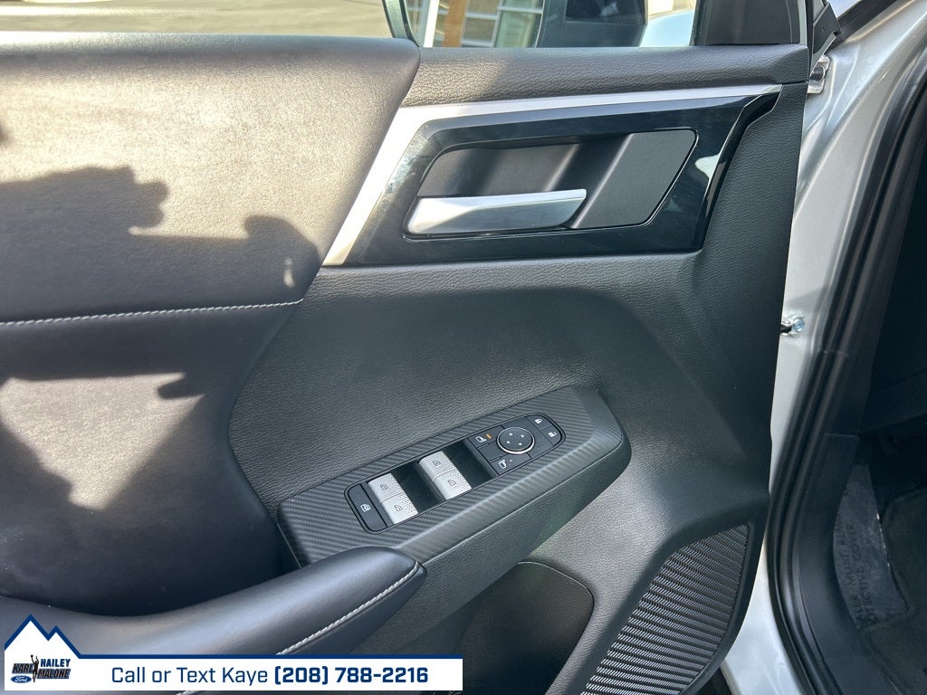 2022 Mitsubishi Outlander Base