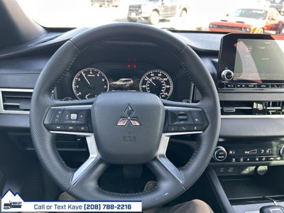 2022 Mitsubishi Outlander Base