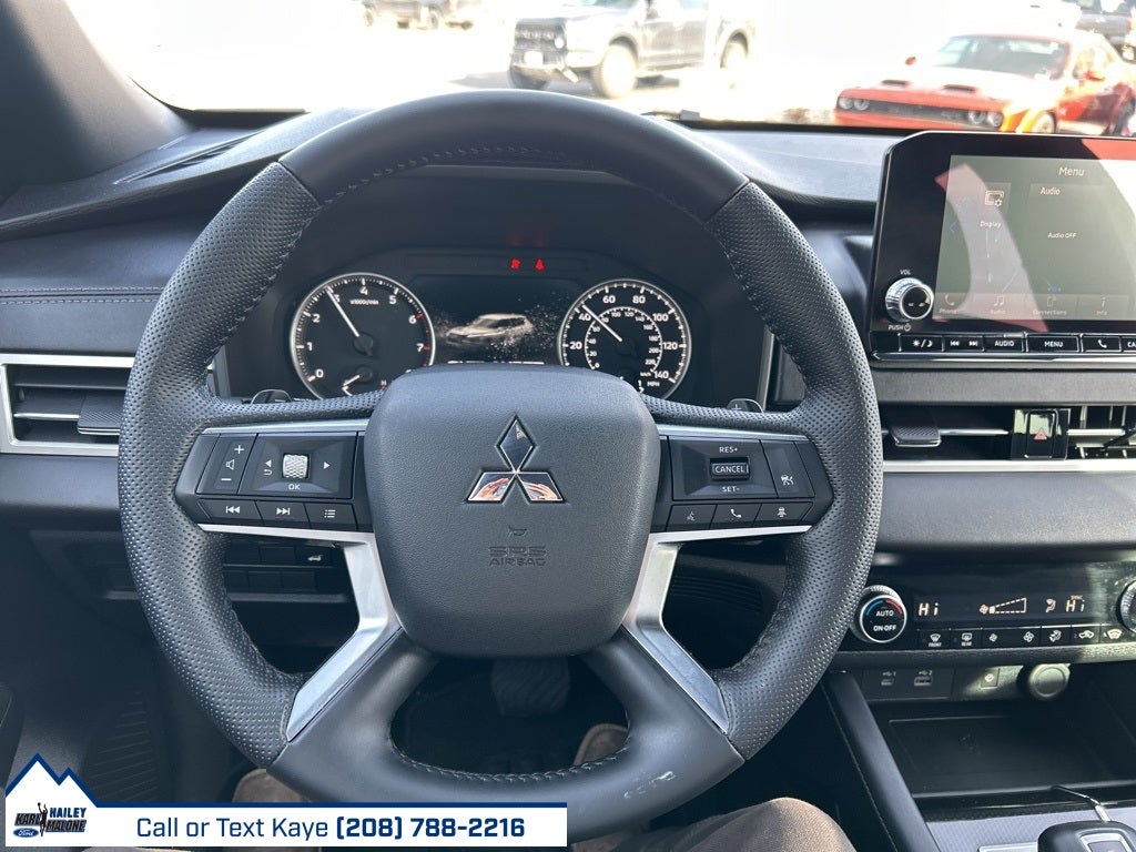 2022 Mitsubishi Outlander Base