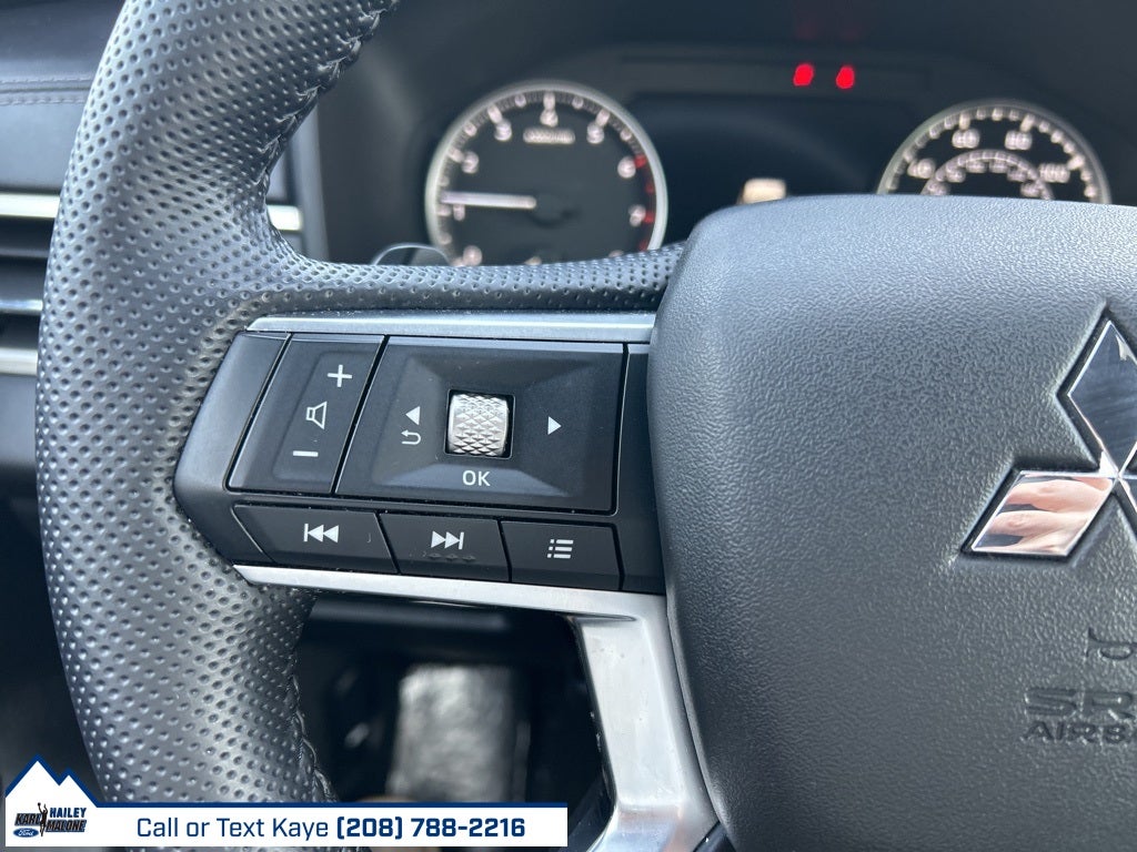 2022 Mitsubishi Outlander Base