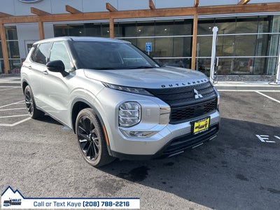 2022 Mitsubishi Outlander Base