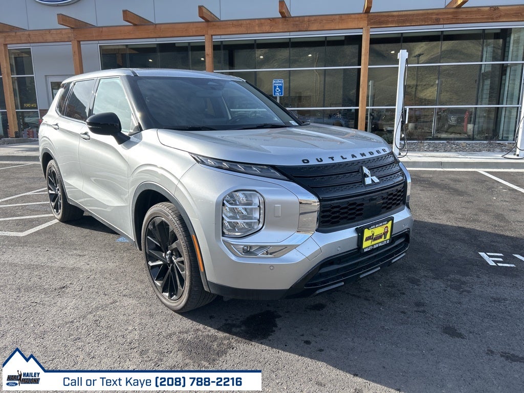 2022 Mitsubishi Outlander Base
