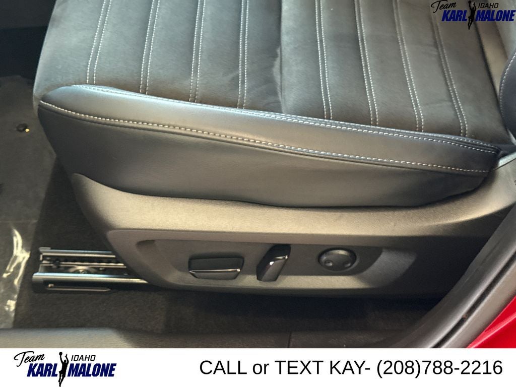 2025 Mitsubishi Outlander PHEV Base