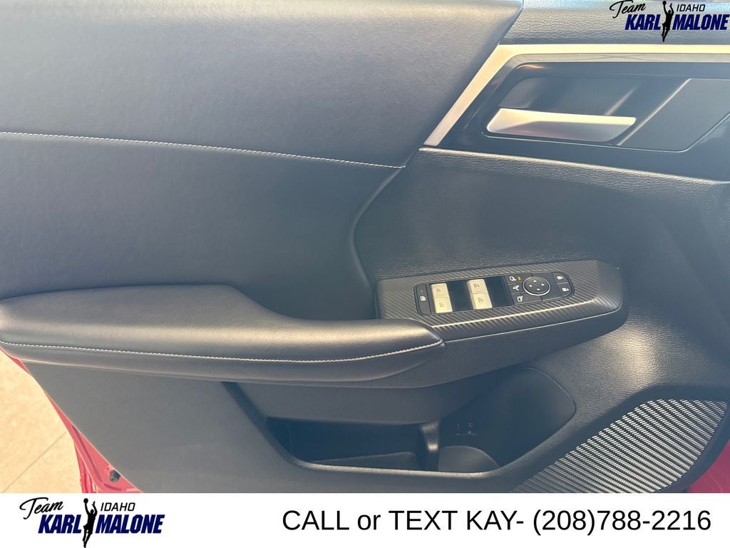 2025 Mitsubishi Outlander PHEV Base