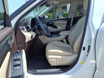 2022 Toyota Highlander Platinum
