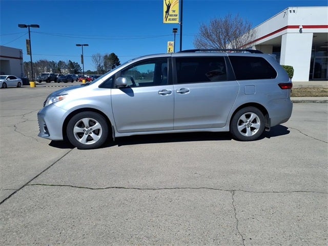 2020 Toyota Sienna LE 8 Passenger