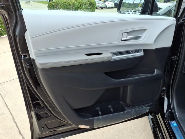 2026 Toyota Sienna XLE 8 Passenger