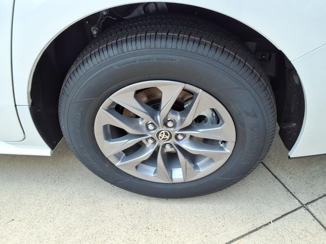 2026 Toyota Sienna XLE 8 Passenger