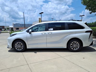 2026 Toyota Sienna XLE 8 Passenger