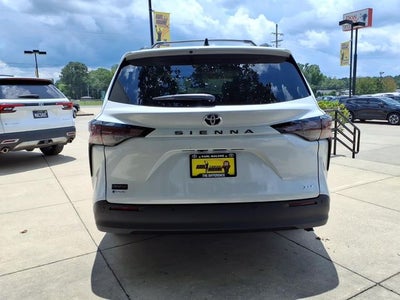 2026 Toyota Sienna XLE 8 Passenger