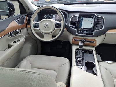 2021 Volvo XC90 T5 Momentum