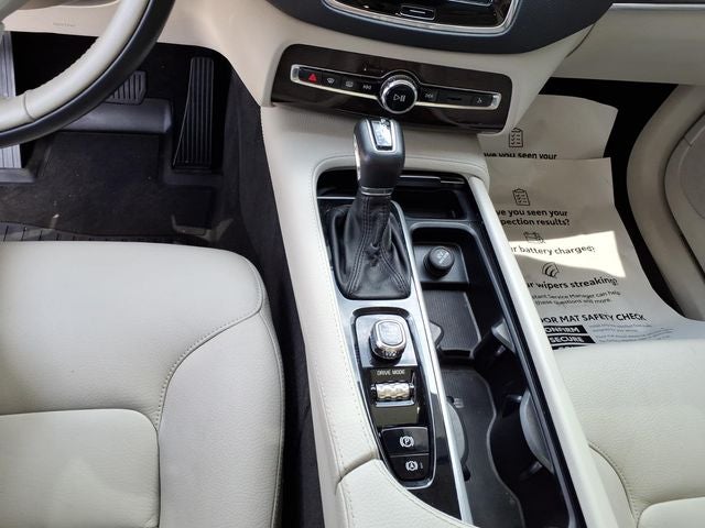 2019 Volvo XC90 T6 Momentum