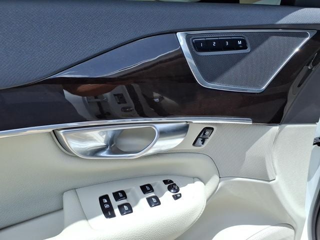 2019 Volvo XC90 T6 Momentum