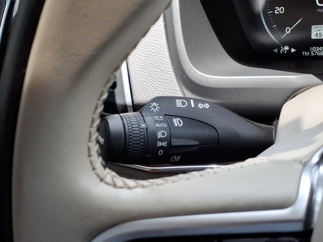 2019 Volvo XC90 T6 Momentum