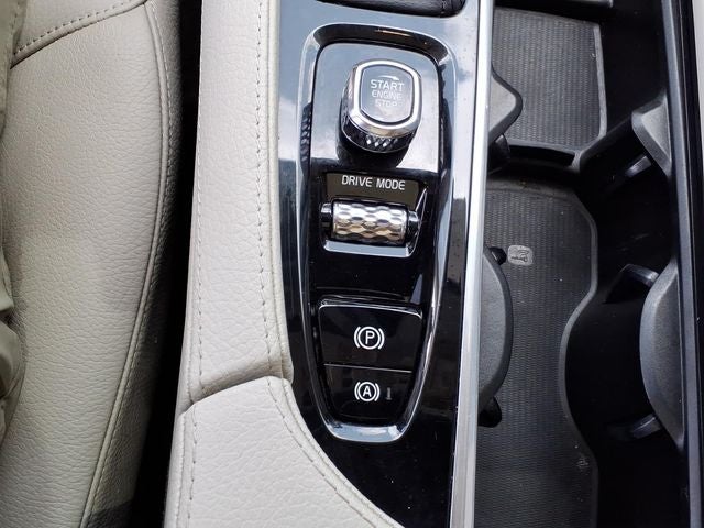 2019 Volvo XC90 T6 Momentum